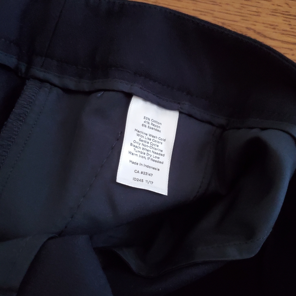 Talbots Straight-leg, Slim Cropped navy pants - scallop-hem - Picture 7 of 9
